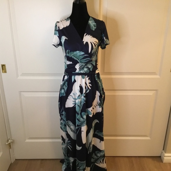 Women’s V Neck Short Sleeve Empire Pleated Waist Maxi Dress - Picture 3 of 7